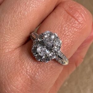 Elegant Silver Diamond Ring 💍